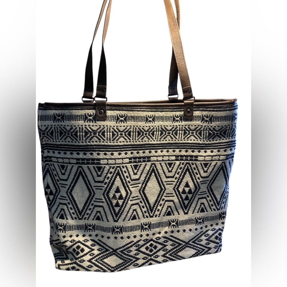 Thirty One Reversible Tote 14 x 12 Inch weave